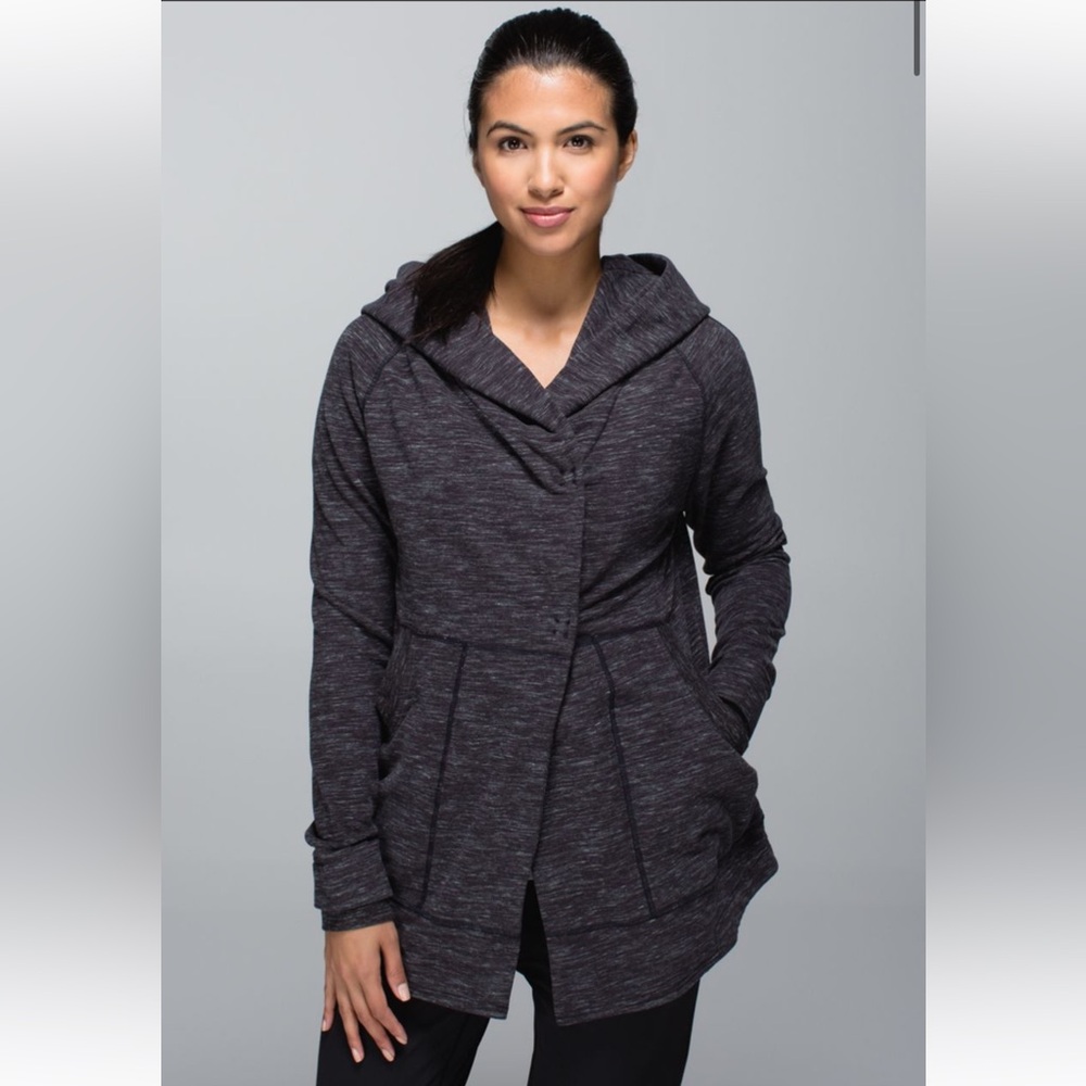 $138 Lululemon Find Your Centre Wrap in Heathered Grey
